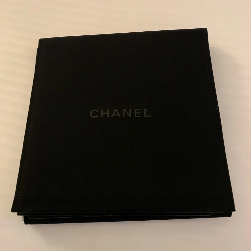 Authentic Brand new,authentic Chanel White Pearl Necklace with pouch, box,ribbon - Picture 8 of 13